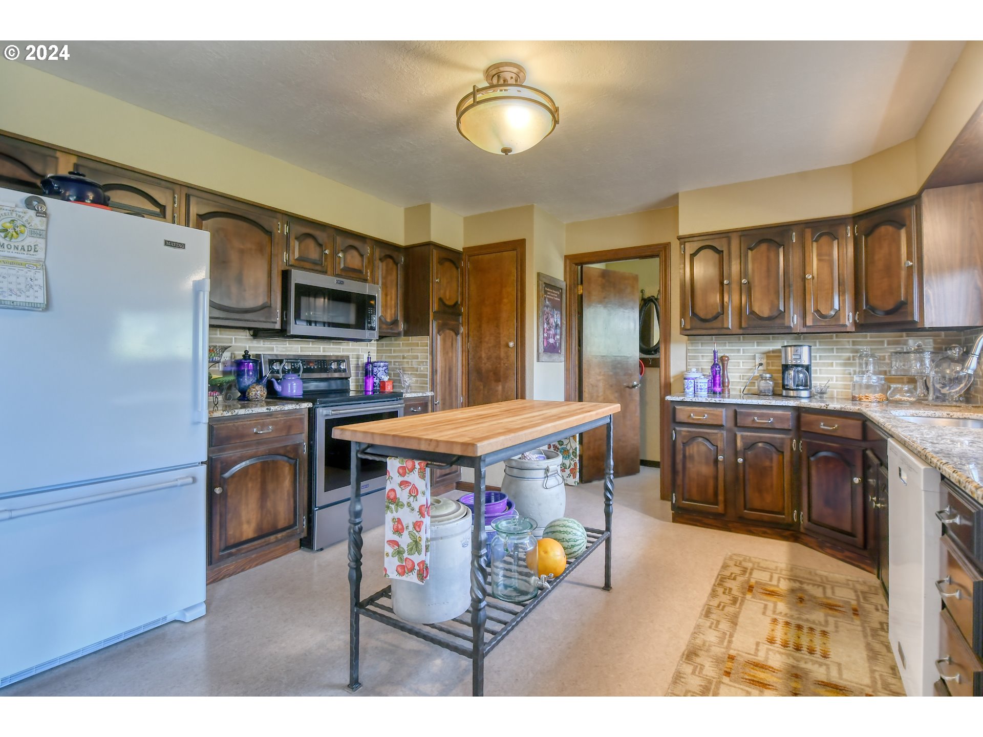 75468 McCormmach Road Pendleton, OR 97801 - Photo 14 of 48 a kitchen with stainless steel appliances granite countertop a refrigerator a stove and a sink with dishwasher