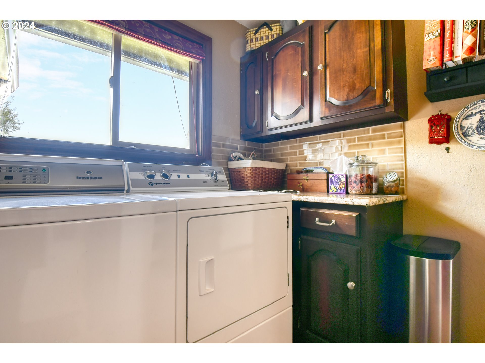 75468 McCormmach Road Pendleton, OR 97801 - Photo 25 of 48 a utility room with sink dryer and cabinets