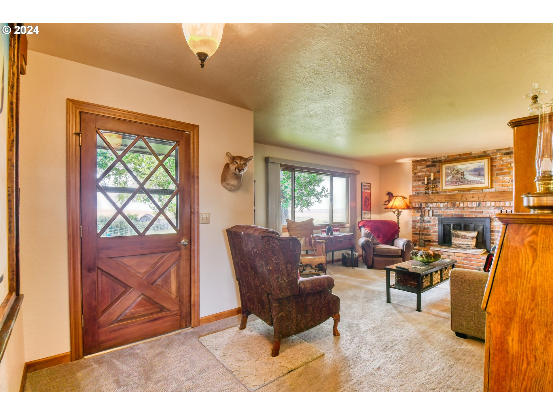 75468 McCormmach Road Pendleton, OR 97801 - Photo 3 of 48 a living room with furniture and a window