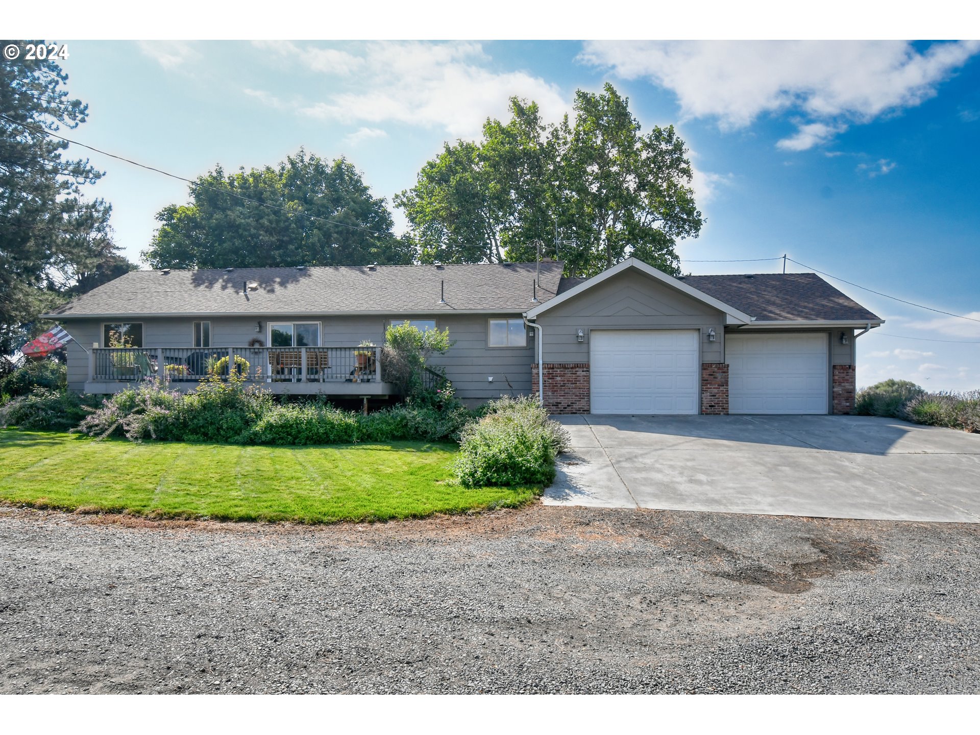 75468 McCormmach Road Pendleton, OR 97801 - Photo 34 of 48 a front view of a house with a garden and yard