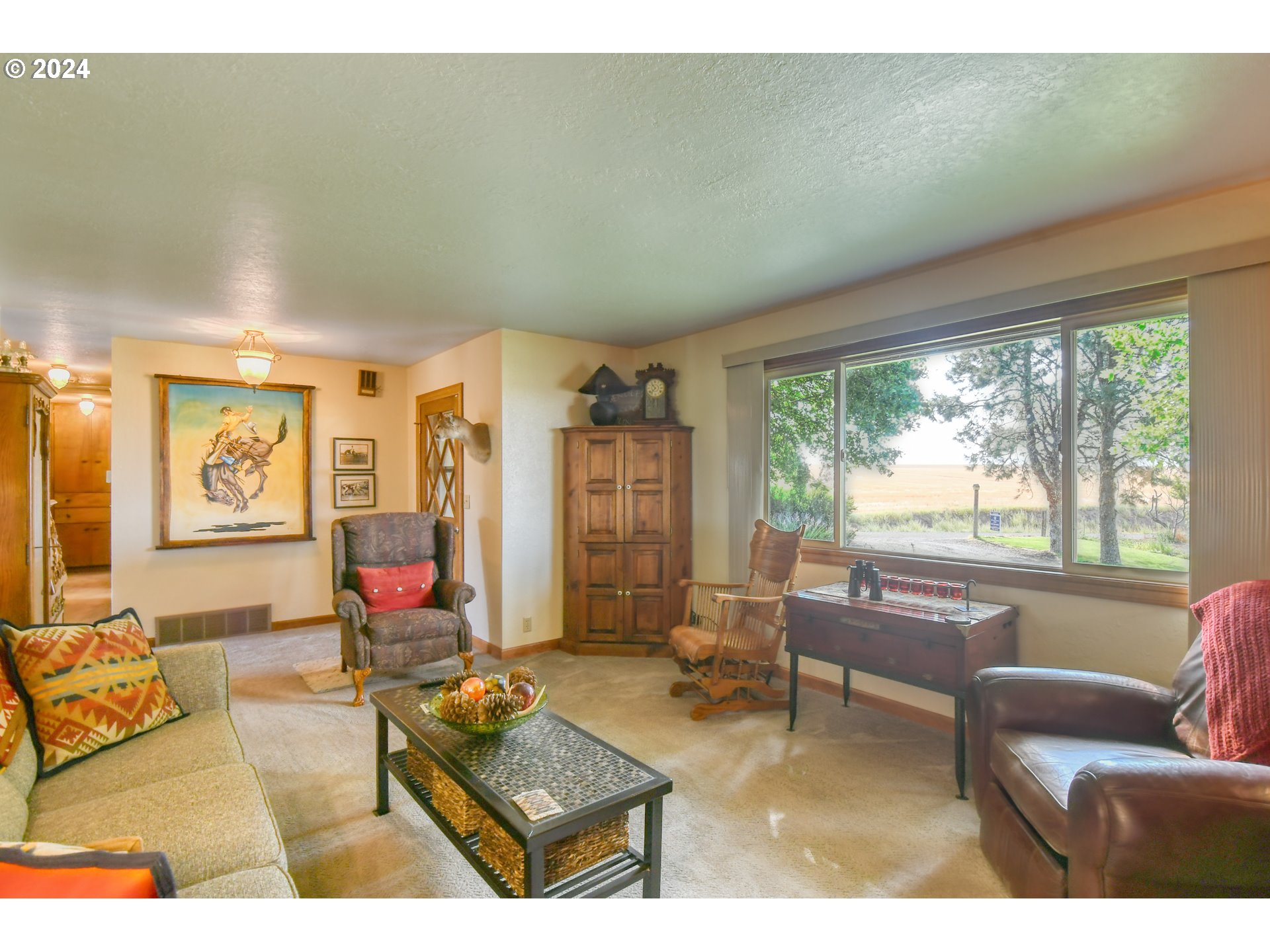 75468 McCormmach Road Pendleton, OR 97801 - Photo 4 of 48 a living room with furniture and a large window