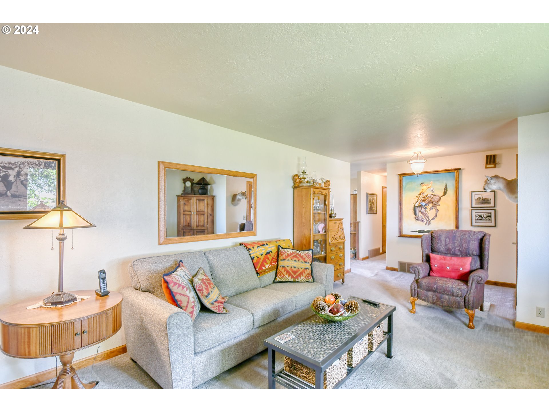 75468 McCormmach Road Pendleton, OR 97801 - Photo 7 of 48 a living room with furniture and a rug