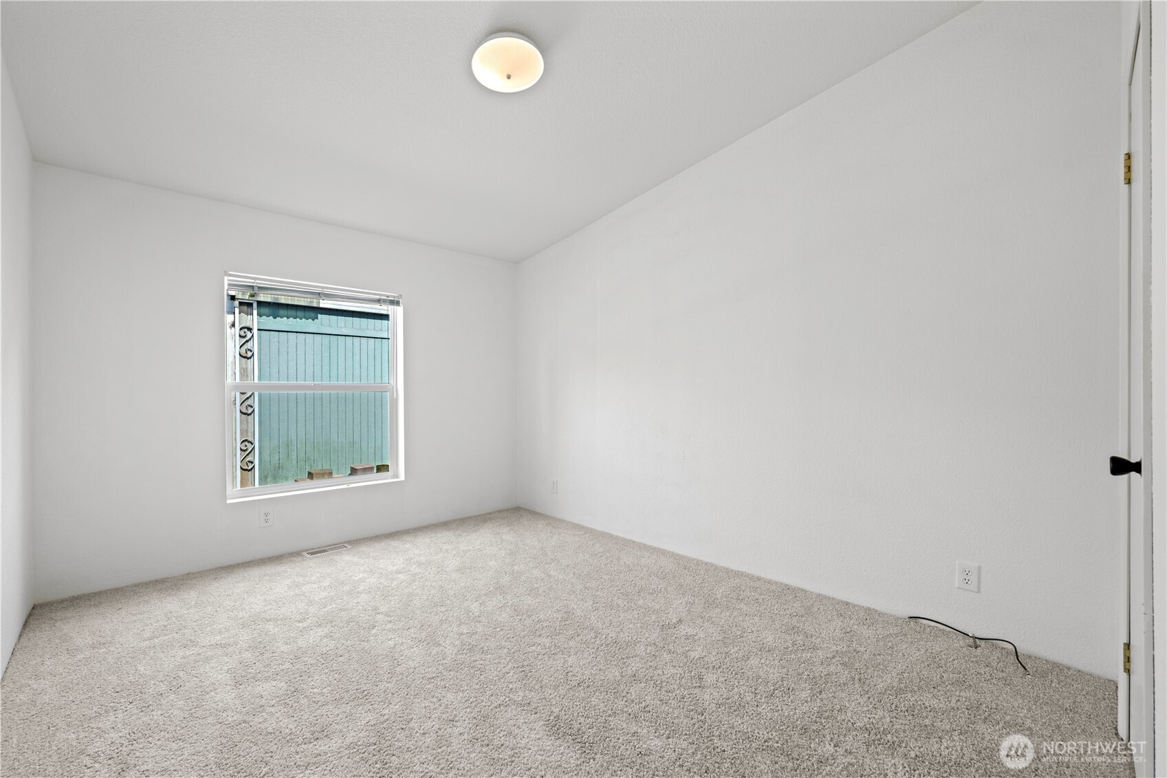 11100 4th Avenue West, Unit 22 Everett, WA 98204 - Photo 23 of 29
