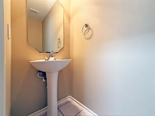 $1,750 | 63 Ledgestone Place, The Woodlands, TX 77382