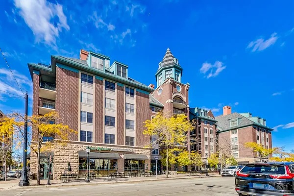 $379,000 | 44 North Vail Avenue, Unit 213, Arlington Heights, IL 60005