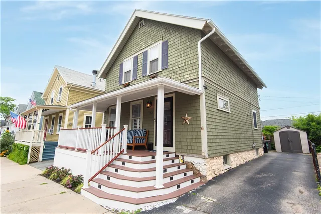 $3,500 | 32 Hammond Street, Newport, RI 02840