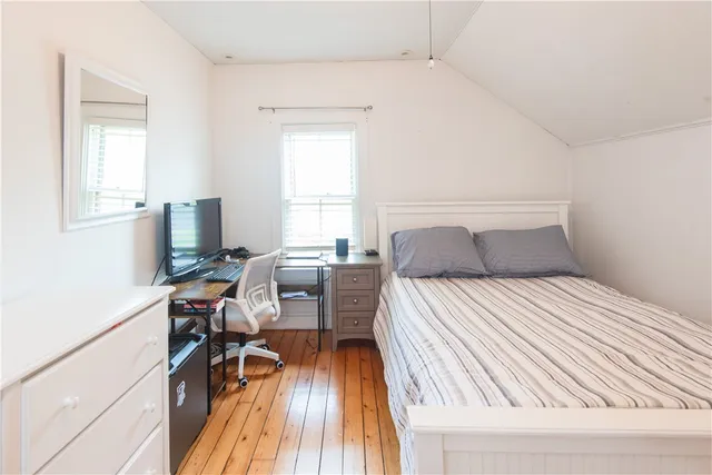 $3,500 | 32 Hammond Street, Newport, RI 02840