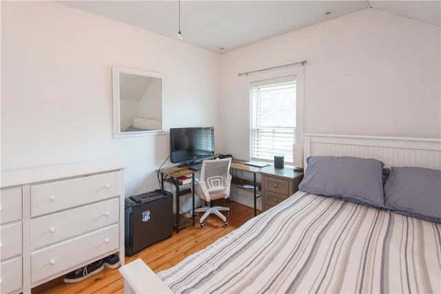 $3,500 | 32 Hammond Street, Newport, RI 02840