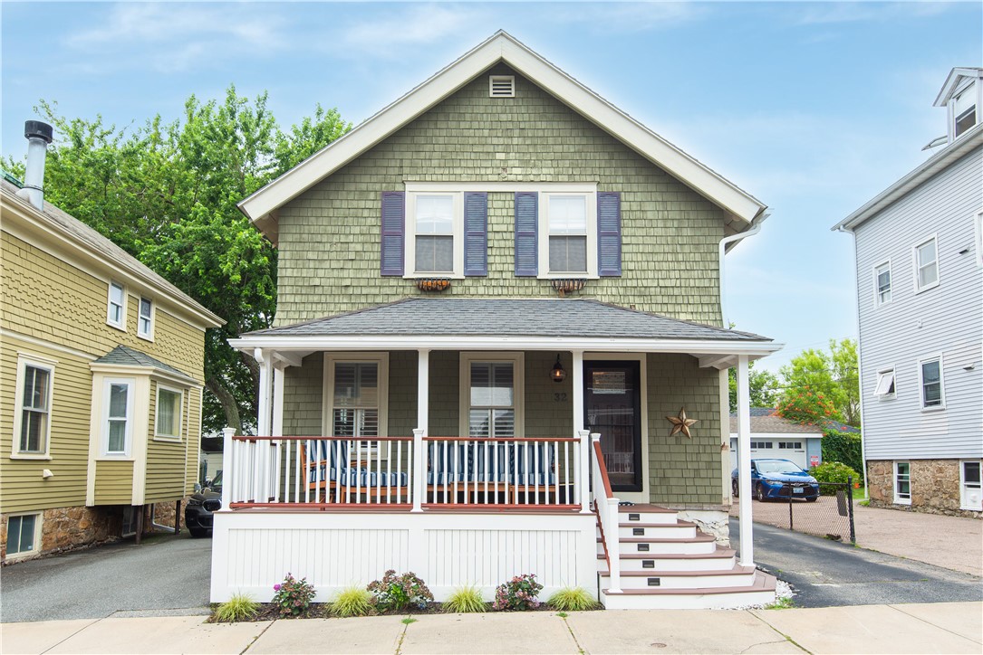 32 Hammond Street Newport, RI 02840 - Photo 2 of 30