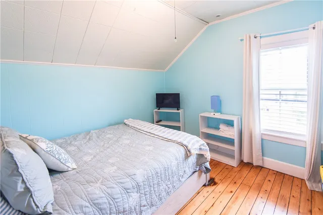 $3,500 | 32 Hammond Street, Newport, RI 02840