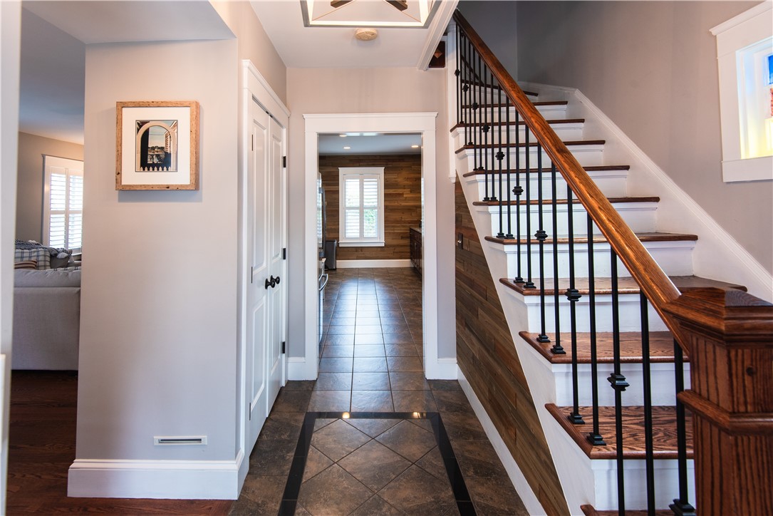 32 Hammond Street Newport, RI 02840 - Photo 5 of 30