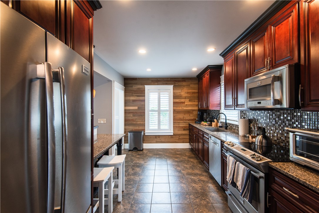 32 Hammond Street Newport, RI 02840 - Photo 6 of 30