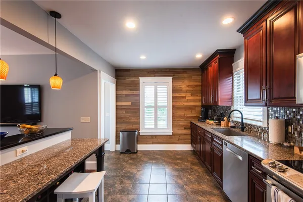 $3,500 | 32 Hammond Street, Newport, RI 02840