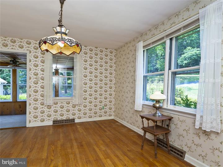 122 Woosamonsa Road Pennington, NJ 08534 - Photo 5 of 14