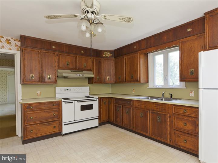 122 Woosamonsa Road Pennington, NJ 08534 - Photo 8 of 14