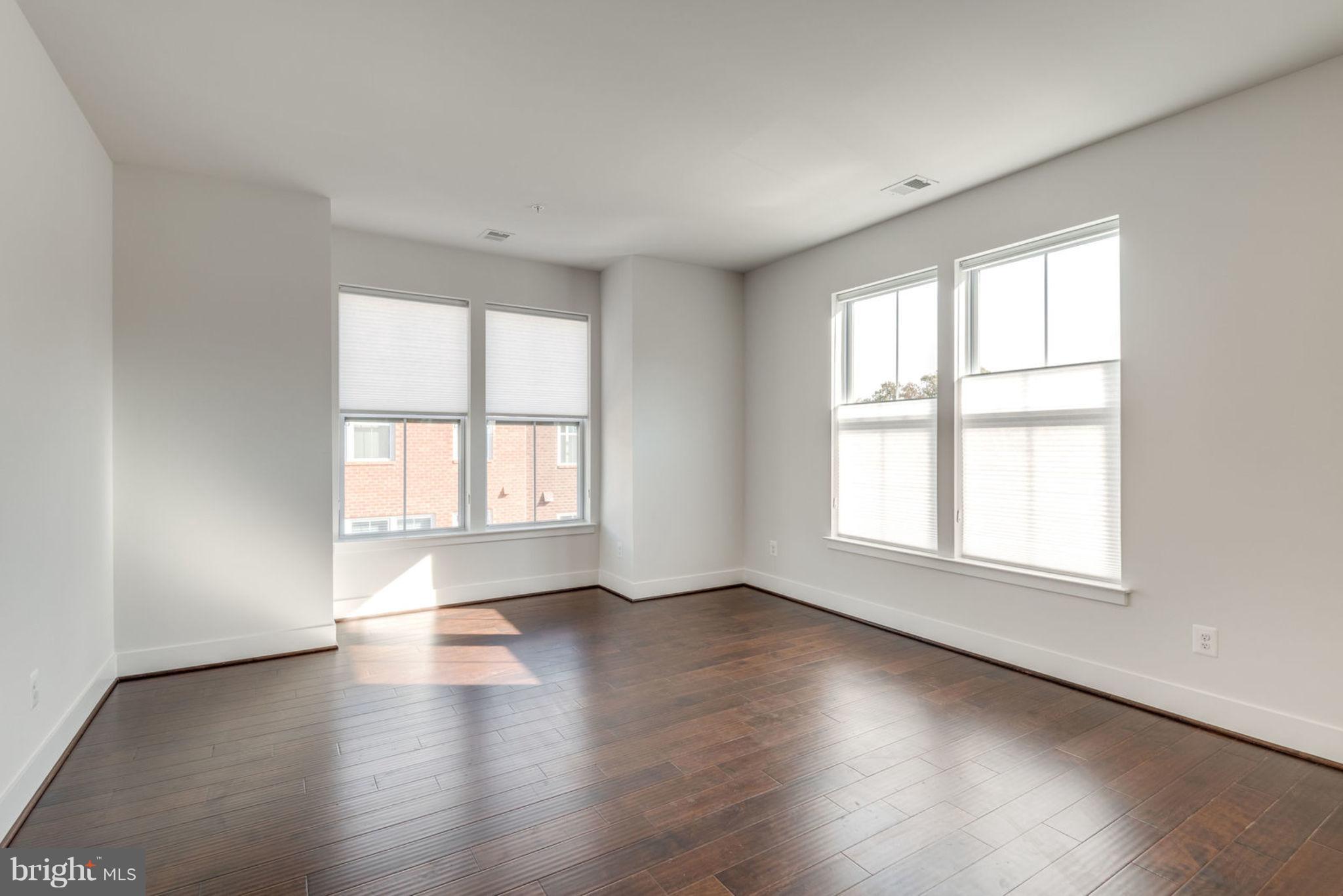 1951 Reston Valley Way, Unit 9 Reston, VA 20191 - Photo 6 of 9 LIVING-ROOM