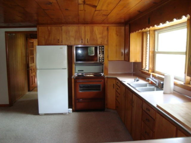 8495 Bayview Road Onekama, MI 49675 - Photo 16 of 29 DSC03450