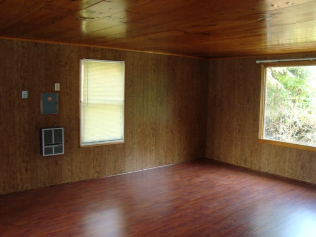 8495 Bayview Road Onekama, MI 49675 - Photo 8 of 29 DSC03442