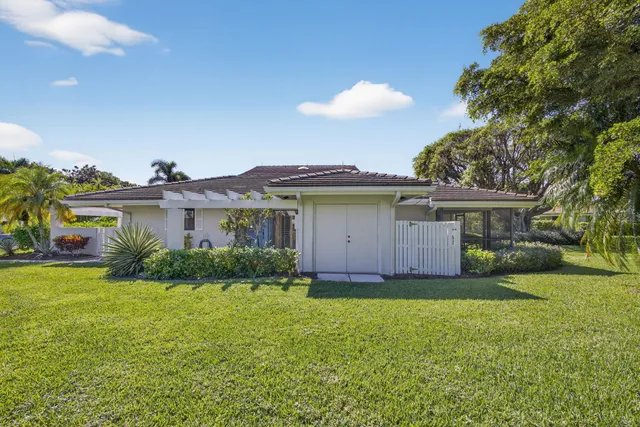 a view of a yard in front of house