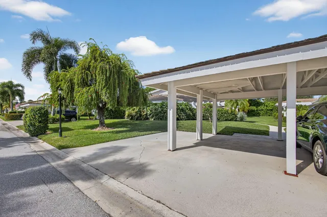 a view of a house with backyard and porch