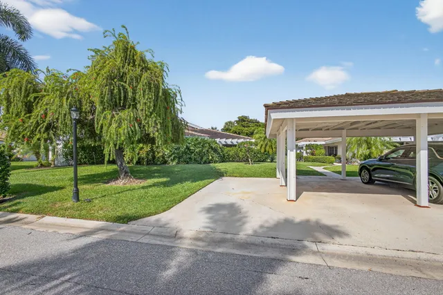 a view of a house with backyard and porch