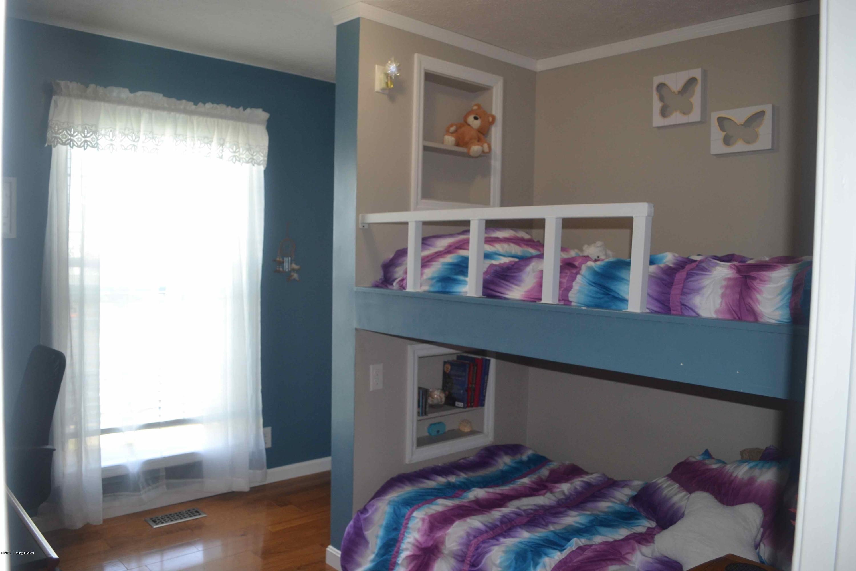 986 Beech Grv Road Shepherdsville, KY 40165 - Photo 16 of 20 Built-in bunk beds
