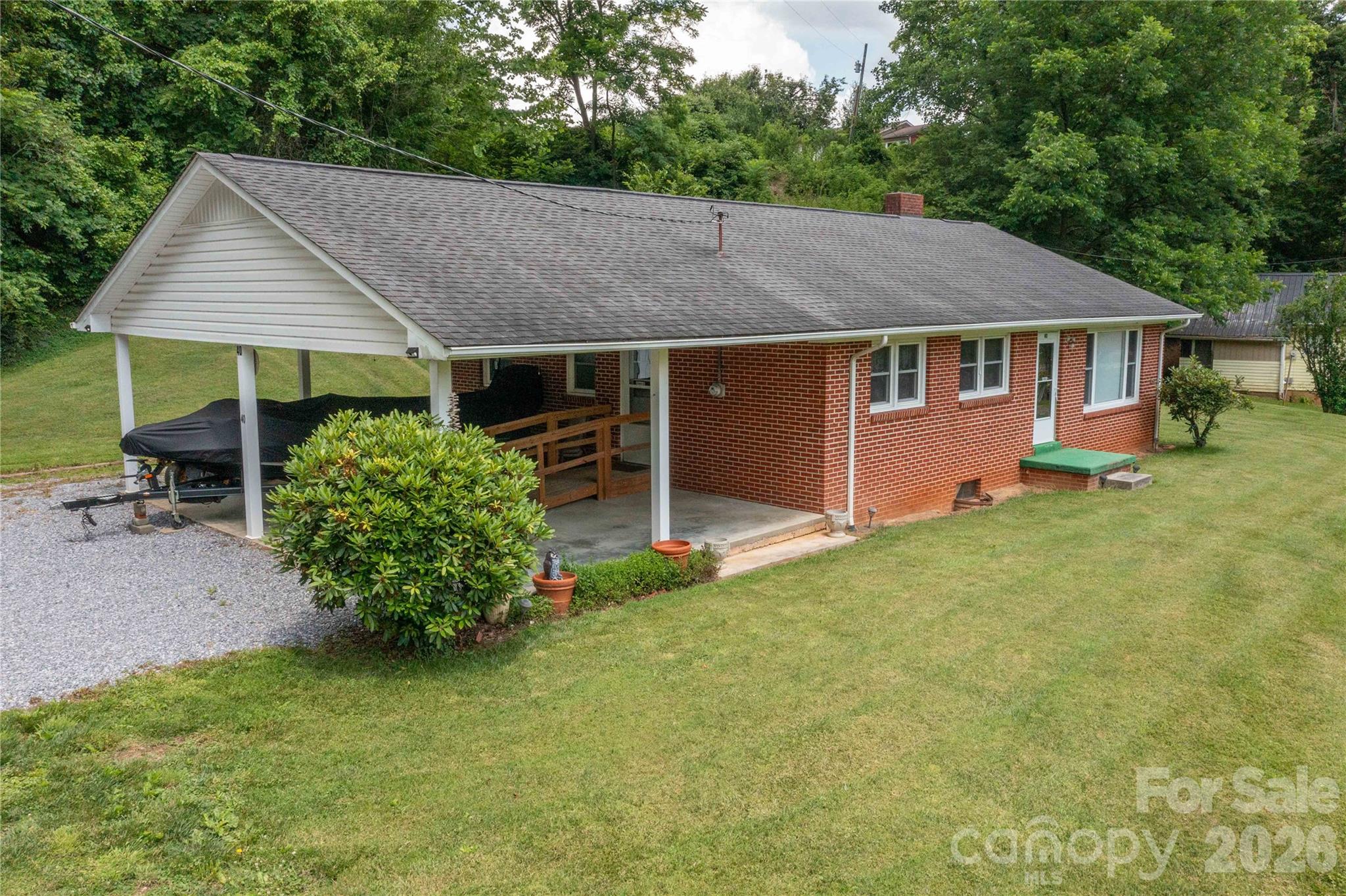 40 Double Island Road Burnsville, NC 28714 - Photo 5 of 38 an aerial view of a house