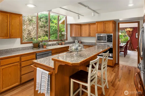 $5,600 | 17248 Northeast 125th Street, Redmond, WA 98052