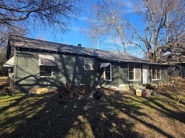 a view of a house with yard and sitting area