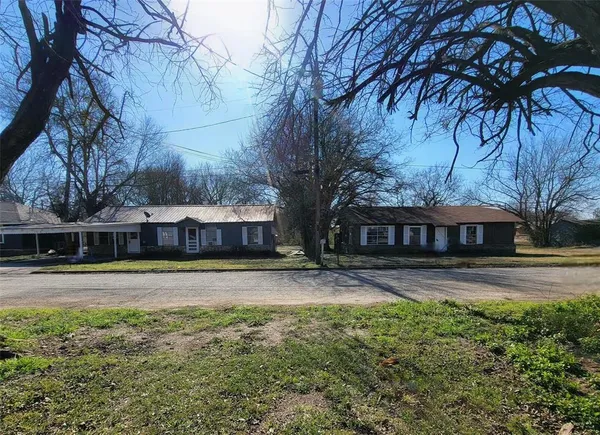 a view of a yard of a house