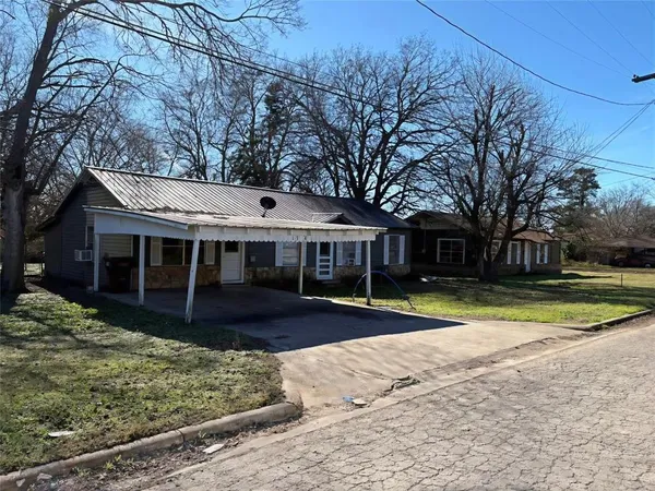 $99,900 | 1304-1306 West End Street, Clarksville, TX 75426