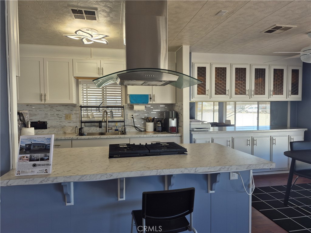 22 Magnolia Via Anaheim, CA 92801 - Photo 7 of 30 a kitchen with a table and chairs