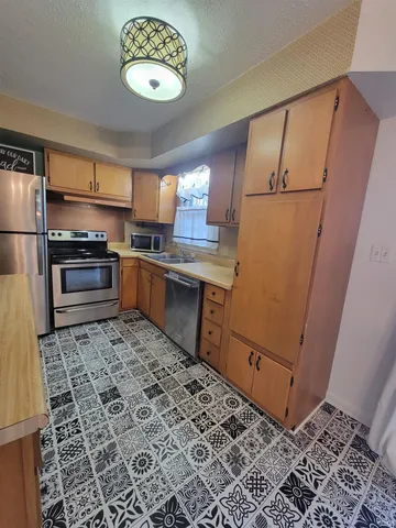 $217,000 | 514 Allen Drive, Sweetser, IN 46987