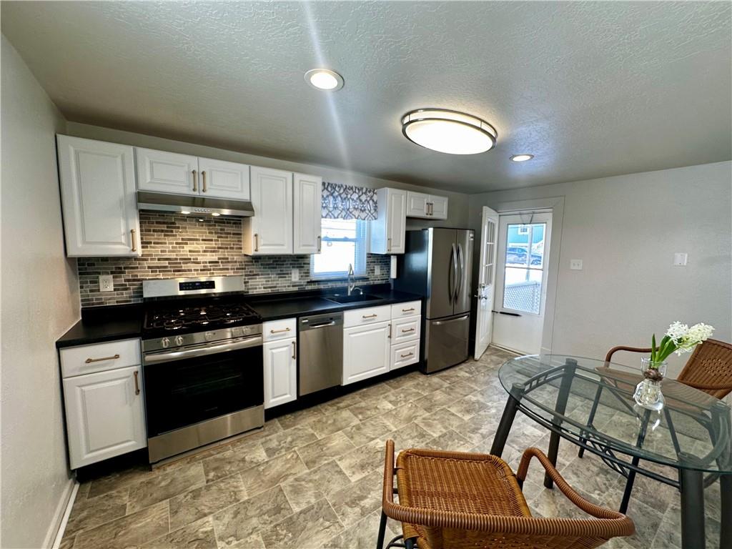 710 Locust Street, Unit 708 Bridgeville, PA 15017 - Photo 2 of 9