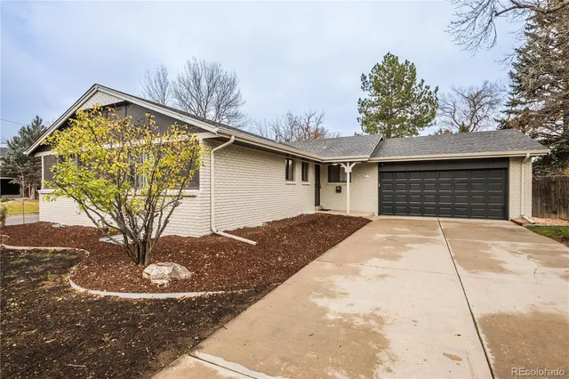 a picture of a cabinet