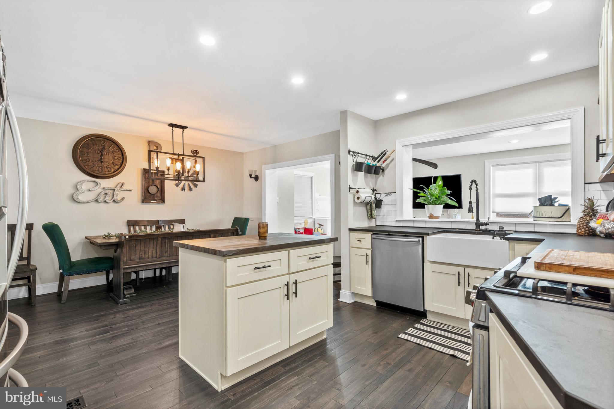 12449 Sweet Briar Road Philadelphia, PA 19154 - Photo 12 of 38 Gallery Image 12