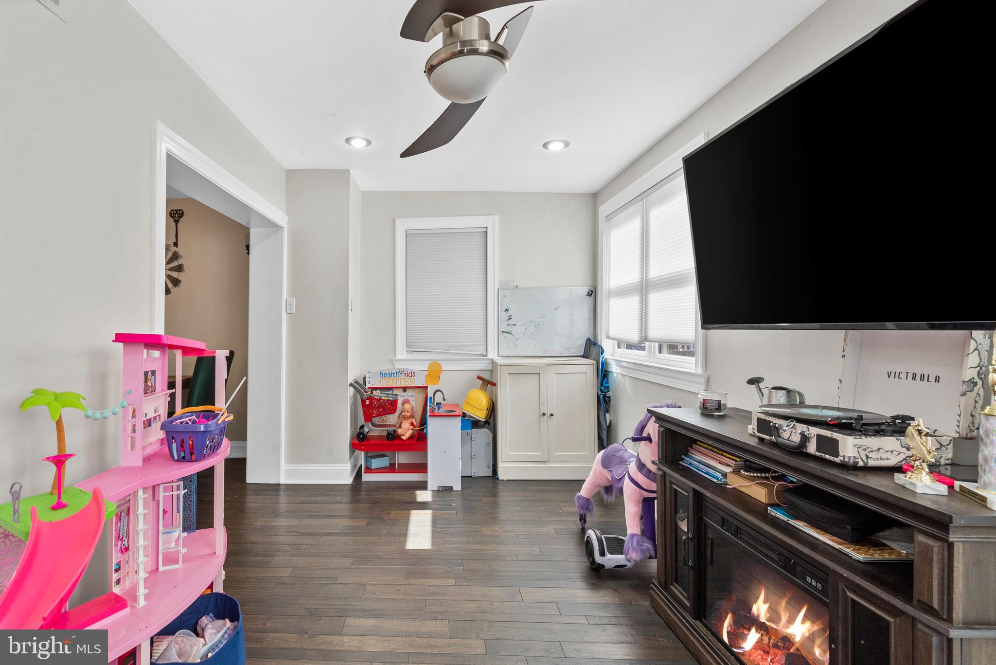 12449 Sweet Briar Road Philadelphia, PA 19154 - Photo 16 of 38 Gallery Image 16