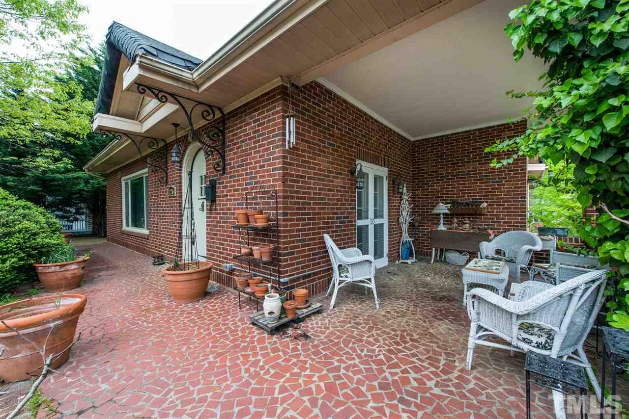 2216 Creston Road Raleigh, NC 27608 - Photo 2 of 21