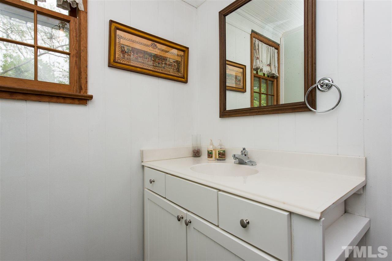 2216 Creston Road Raleigh, NC 27608 - Photo 10 of 21
