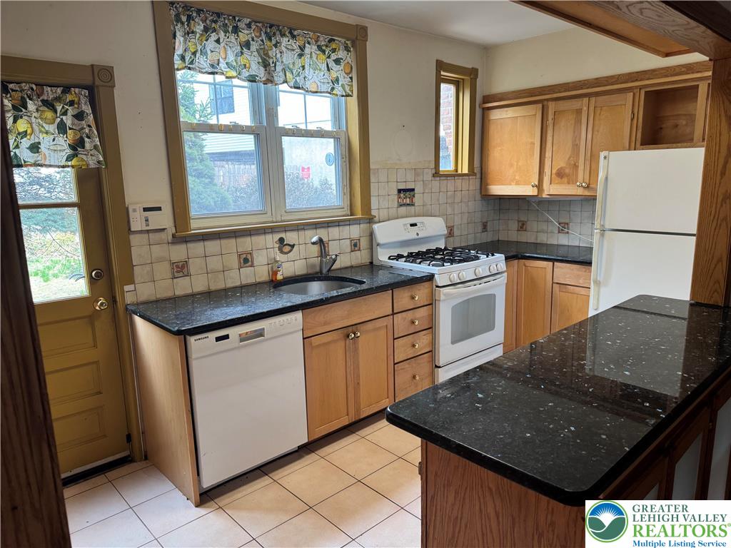 486 Roxborough Avenue Philadelphia, PA 19128 - Photo 4 of 55 kitchen