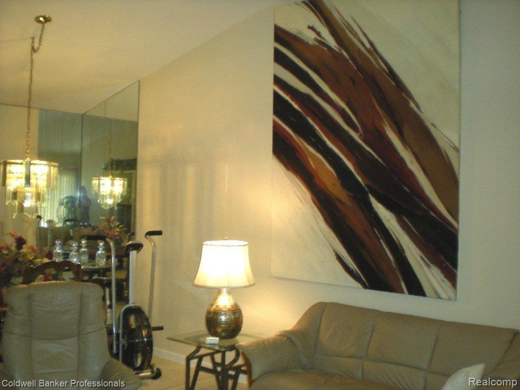 2198 London Bridge Drive, Unit 19 Rochester, MI 48307 - Photo 2 of 10 Great Room