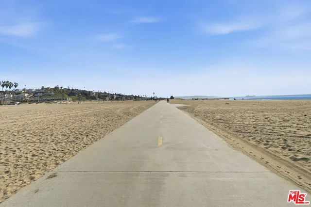 $6,900 | 6400 Pacific Avenue, Unit 304, Playa del Rey, CA 90293