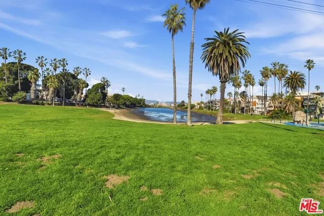 $6,900 | 6400 Pacific Avenue, Unit 304, Playa del Rey, CA 90293