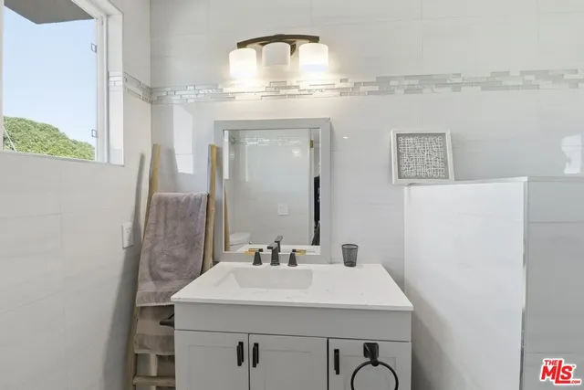 $6,900 | 6400 Pacific Avenue, Unit 304, Playa del Rey, CA 90293