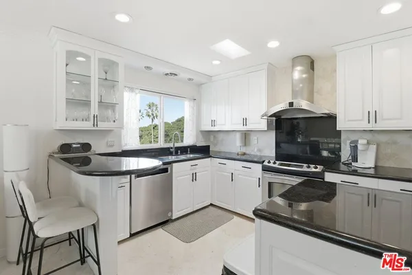 $6,500 | 6400 Pacific Avenue, Unit 304, Playa del Rey, CA 90293