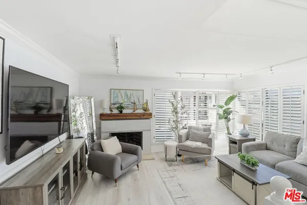 $6,500 | 6400 Pacific Avenue, Unit 304, Playa del Rey, CA 90293