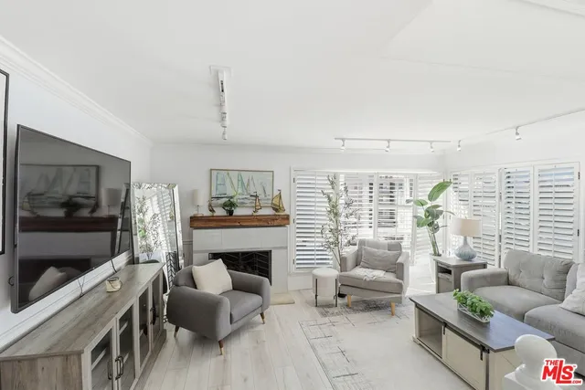 $6,900 | 6400 Pacific Avenue, Unit 304, Playa del Rey, CA 90293