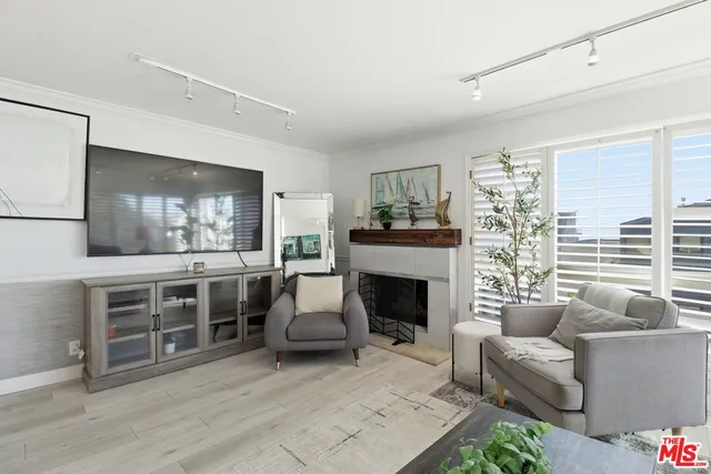 $6,900 | 6400 Pacific Avenue, Unit 304, Playa del Rey, CA 90293