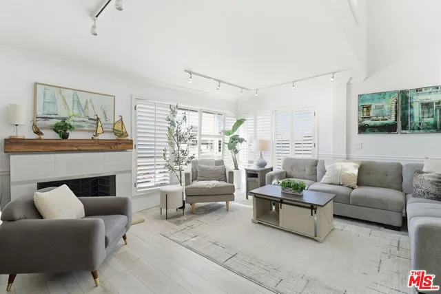 $6,900 | 6400 Pacific Avenue, Unit 304, Playa del Rey, CA 90293