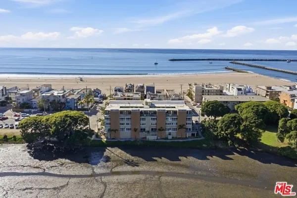 $6,500 | 6400 Pacific Avenue, Unit 304, Playa del Rey, CA 90293